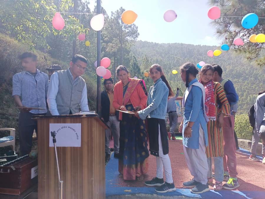 परीक्षा किट वितरण
