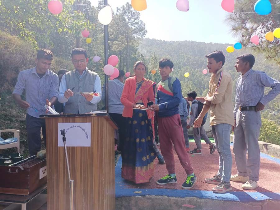 परीक्षा किट वितरण