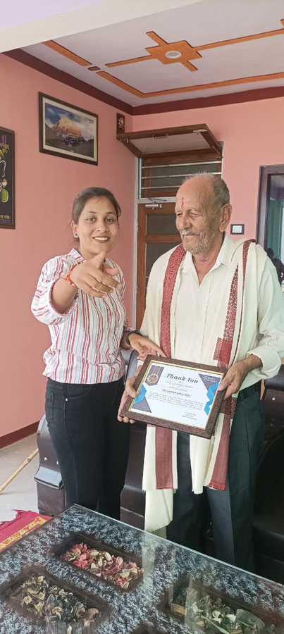 योगदान के लिए सम्मानित
